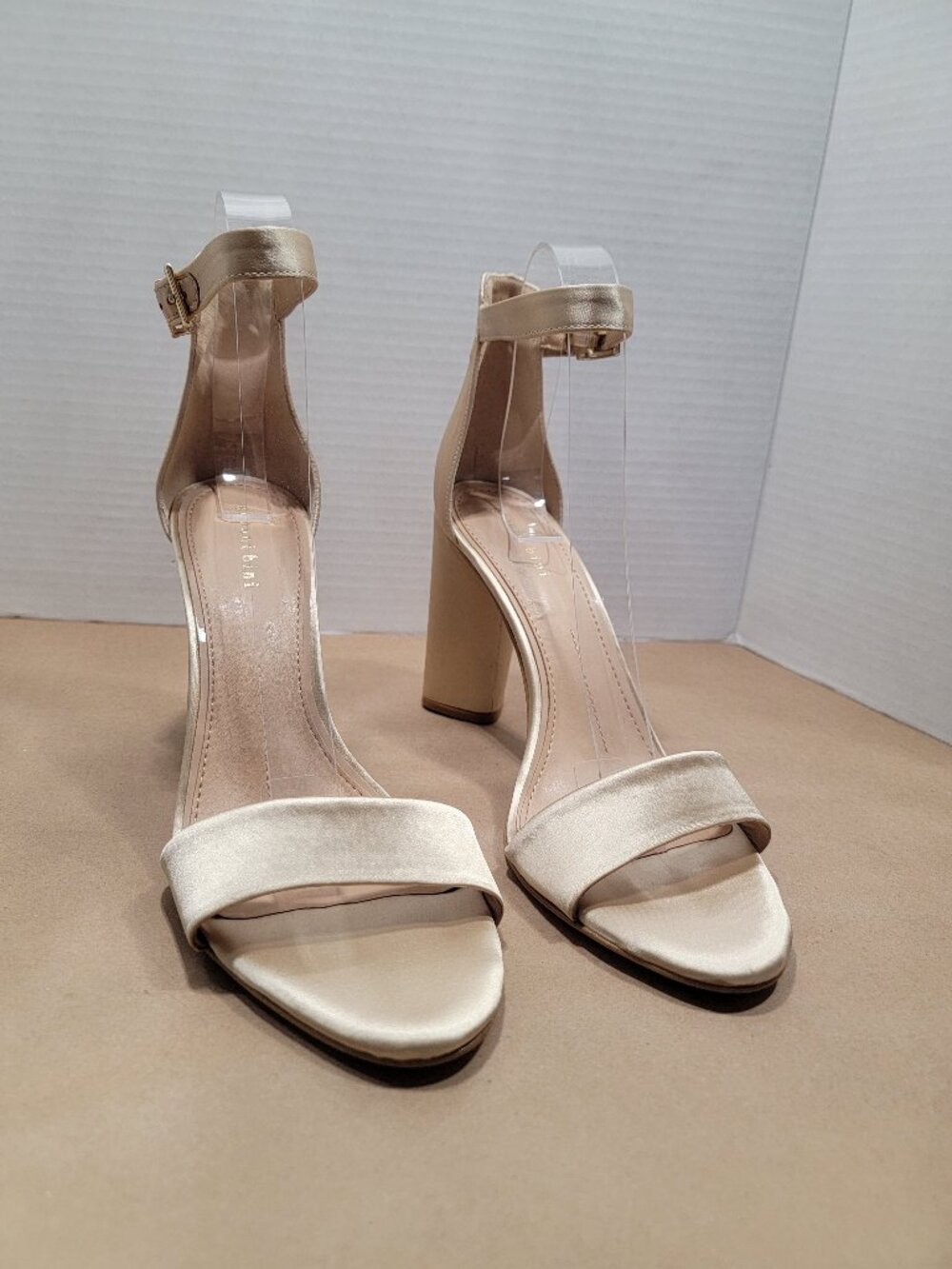 Gianni Bini Size 9 Champagne Colored "Joenah" Satin Block Heel Sandals.